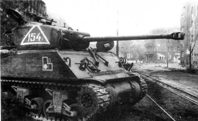 Средним танк M4A276W на улице Берлина 219я танковая бригада 1й - фото 102