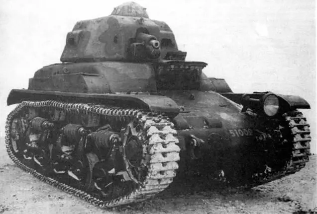 Танк R35 захваченный Красной Армией в Польше в сентябре 1939 г Эта машина - фото 148