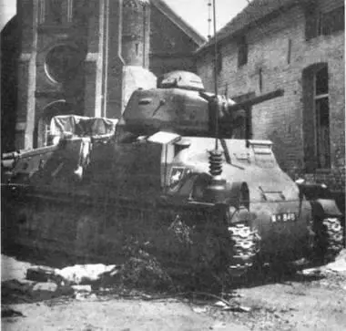 Командирский танк S35 TSF о чем можно судить по второй антенне установленной - фото 176