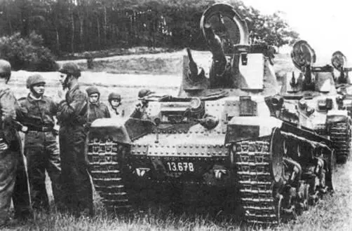 Танки LT vz35 на маневрах чехословацкой армии 1937 г справа и внизу - фото 215