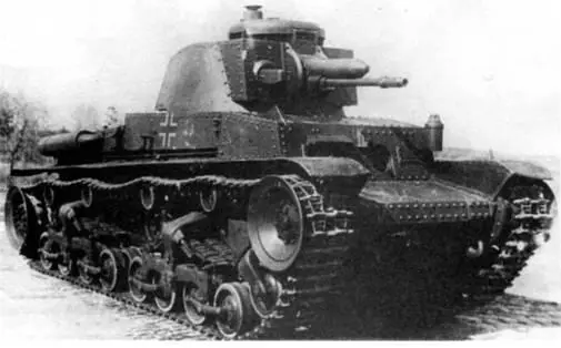Трофейный танк Pz35t на полигоне в Кубинке 1948 г К сожалению до наших - фото 225