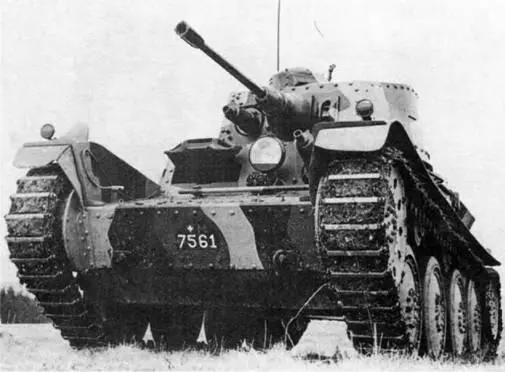 Легкий танк Pz39 швейцарской армии слева и внизу Обращают на себя внимание - фото 232