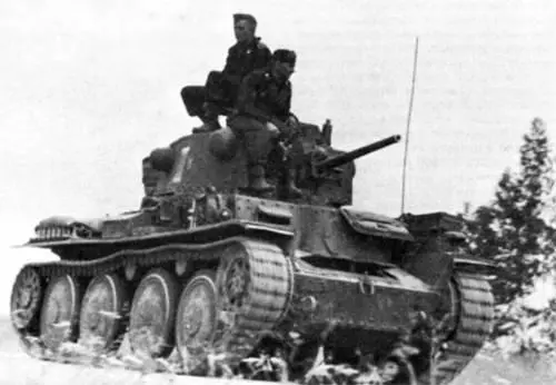 Pz38t AusfB из состава 9й танковой дивизии Вермахта Восточный фронт лето - фото 240