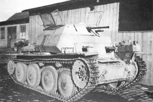 Разведывательный танк Aufklarungspanzer 38t во дворе завода ВММ в Праге - фото 247