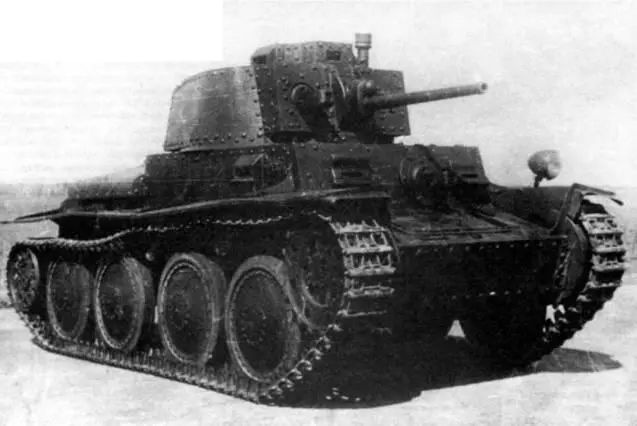 Легкий танк Pz38t AusfG на НИБТПолигоне в Кубинке 1946 г - фото 251