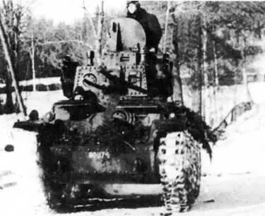 Легкий танк m41 Sil в центре Хорошо видны блоки дымовых гранатометов - фото 262