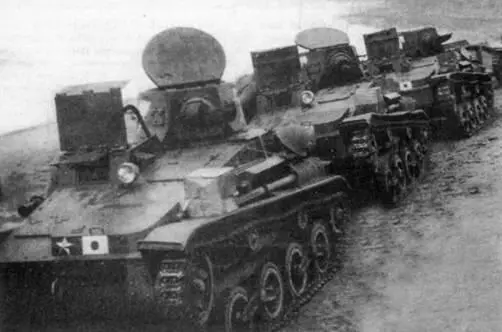 Колонна малых танков 2592 на привале во время боевых действий в Китае Хорошо - фото 275