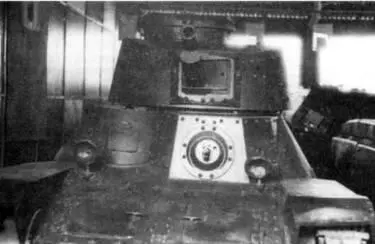 Легкий танк Тип 3 Кери вверху Советские танкисты осматривают трофейный - фото 299