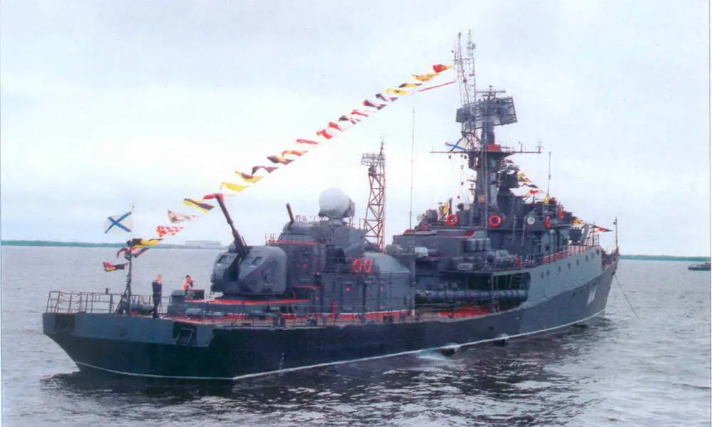 Малый противолодочный корабль МПК104 после вступления в строй в мае 1981 г - фото 82