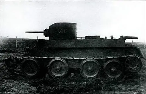Танк БТ2 вид сбоку 1932 г Выпуск танков БТ2 1932 г После парада Н - фото 138