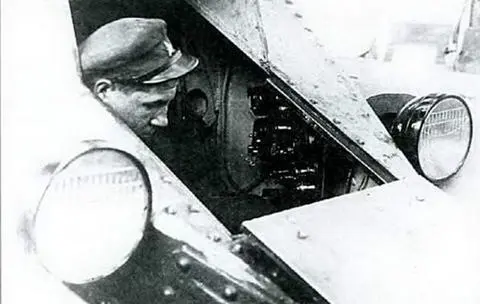 Механикводитель танка БТ 1933 г Вид на МТО танка БТ2 1933 г - фото 143