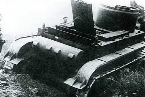 Вид на МТО танка БТ2 1933 г Устройство БТ2 Легкий быстроходный - фото 144