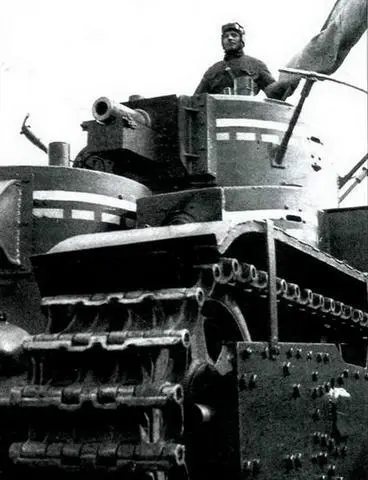 Танк Т35 перед парадом 1937 г 87 На грани двух эпох 1937 г стал не - фото 245