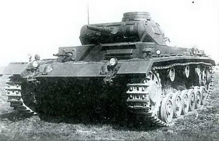 Общий вид купленного в Германии танка PzKpfw III Ausf G 1940 г Вырезанный - фото 131