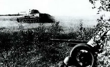 Танки Т34 при поддержке артиллерии контратакуют Лето 1941 г 132 Могучим - фото 196