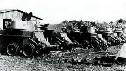 Танки БТ7 брошенные в парке Белоруссия лето 1941 г Вечером 24 июня - фото 200