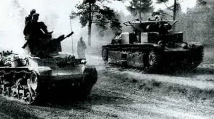 Немецкий PzKpfw 35f обходит брошенный на дороге Т28 2й танковой дивизии - фото 201