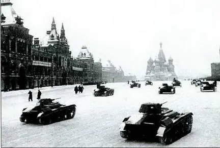 Танки Т60 060 на параде 7 ноября 1941 г Нарком одобрил танк - фото 209