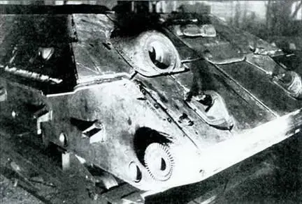 Один из вариантов экранирования лобовой брони Т34 обрезками броневого проката - фото 268