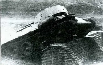 Танк А20 преодолевает стенку Осень 1939 г В такой интерпретации все в - фото 65