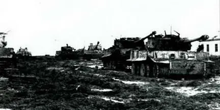 Другая часть панорамы Тигров захваченных в районе Умани Весна 1944 г - фото 113