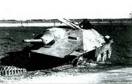 Подбитый немецкий истребитель танков Хетцер Hetzer Начало 1945 г В числе - фото 157