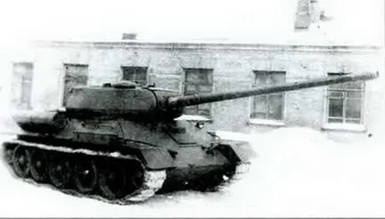 Т34100 вооруженный 100мм пушкой ЗИС100 во дворе завода 92 Весна 1945 - фото 184