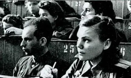 Фронтовики за учебой МГУ осень 1947 г Эта речь считается той искрой от - фото 224