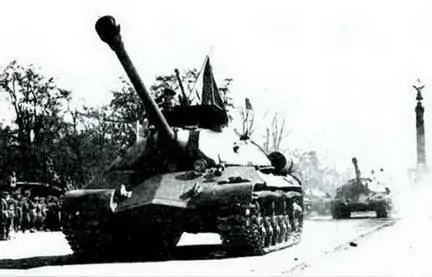 Танки ИС3 во время парада в Берлине 7 сентября 1945 г 21 6 Новый виток в - фото 237