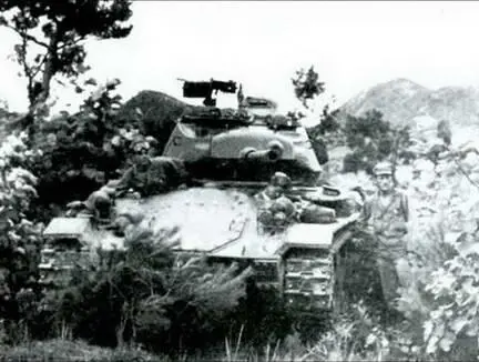 Легкий танк М24 Чаффи 25й пехотной дивизии Июль 1950 г Танк М4АЗ 1го - фото 261