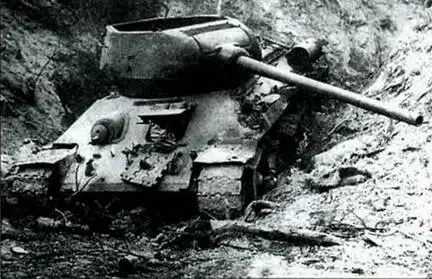 Еще один Т3485 северокорейских войск с детонировавшим боеккомплектом 1950 г - фото 266
