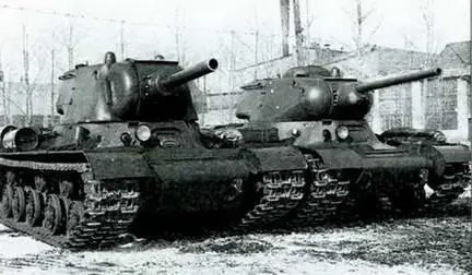 Танки ИС1 Объект 233 и ИС2 Объект 234 во дворе ЧКЗ Весна 1943 г - фото 45