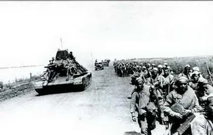 К Днепру Августсентябрь 1943 г Советское разведывательное подразделение - фото 91