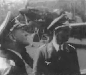 Гюнтер Швартцкопф слева один из создателей штурмовой авиации люфтваффе - фото 37