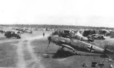 Подготовка Мессершмиттов Bf 109F к боевой миссии Восточный фронт 1941 г - фото 57