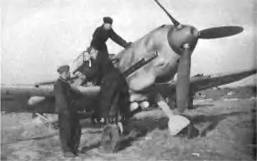 Мессершмитт Bf 109F4 оснащенный двумя бомбами SC 50 Специалисты из - фото 66