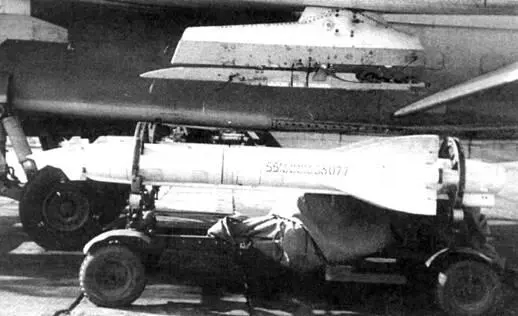 В качестве носителя Су24 мог нести до четырех ракет Х23М Помимо невысокой - фото 11