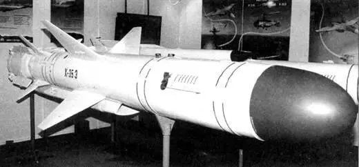 Х35Э со стартовым двигателем на стенде ГНПЦ Звезда Стрела Х35 возле - фото 81