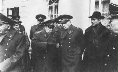 И Н Кожедуб на похоронах А И Покрышкина 1985 год А И Покрышкин и В - фото 76