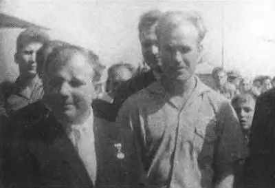 Ю А Гагарин с автором книги 1967 год М А Шолохов и Ю А Гагарин с - фото 84