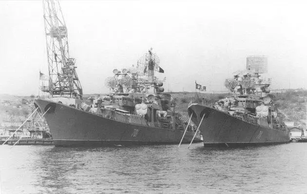 Большие противолодочные корабли Азов и Керчь в начале 90х годов Севастополь - фото 102