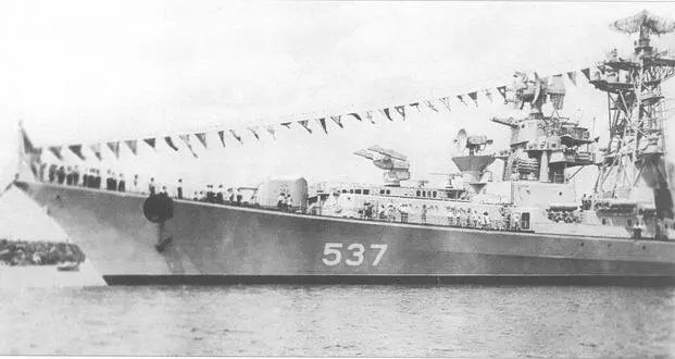 Большой противолодочный корабль Сметливый во время военноморского парада в - фото 96
