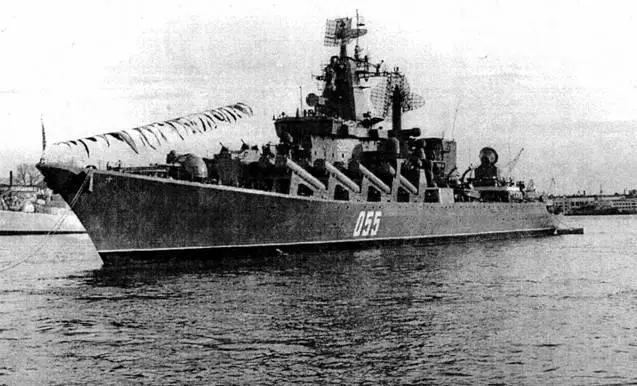 ЧЕРВОНА УКРАИНА с 21 декабря 1995 г ВАРЯГ 31 июля 1979 г заложен на зде - фото 42