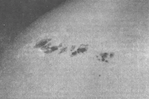 Рис 103 Солнечные пятна Фотография любезно предоставлена Джерри - фото 374