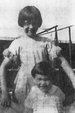 Дорис и Санни будущий Дж Д Сэлинджер август 1920 года Знаешь Пегги мы с - фото 2