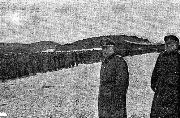 Командир 1 Дивизии РОА генералмайор СКБуняченко и начальник штаба - фото 6