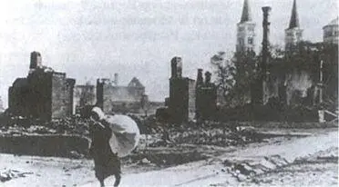 Латышское население пособники оккупантов Ред бежит от русских Боевая - фото 23