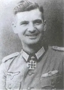 Капитан Фриц Хокенойс с 2 сентября 1944 г кавалер Рыцарского креста Майор - фото 40