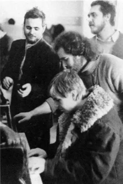 Москва Январь 1988го Колик за фортепиано под присмотром Матковского - фото 20