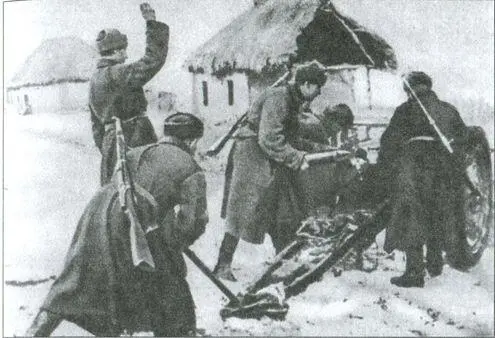 Орудие сержанта Р Смилги ведет огонь по неприятелю февраль 1943 года Без - фото 3